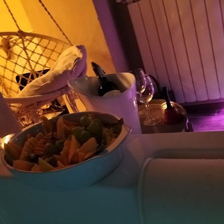 A Due Passi Da Hotell Formia Exteriör bild