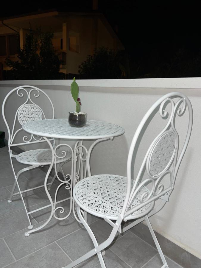 A Due Passi Da Hotell Formia Exteriör bild